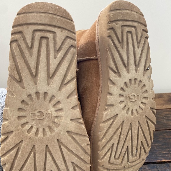 UGG Bailey Button - Picture 10 of 10